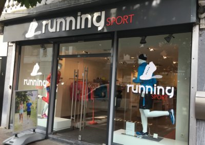 décoration vitrine magasin running sport